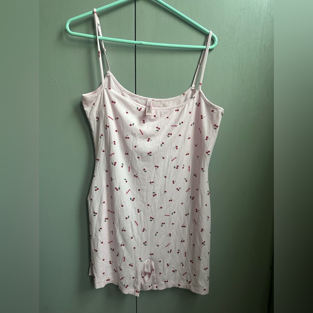 SKIMS cherry lounge scoop onesie - Picture 2 of 6